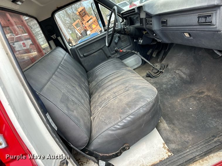 image for item LN9404 1991 Ford F700  grain truck