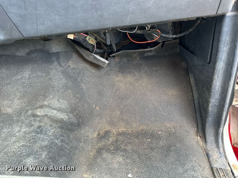 image for item LN9404 1991 Ford F700  grain truck