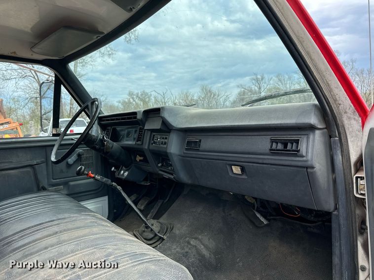 image for item LN9404 1991 Ford F700  grain truck