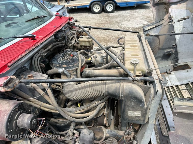 image for item LN9404 1991 Ford F700  grain truck