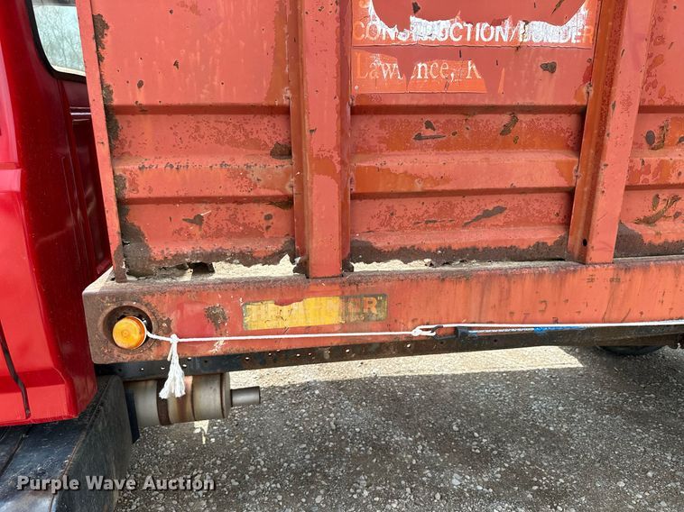 image for item LN9404 1991 Ford F700  grain truck
