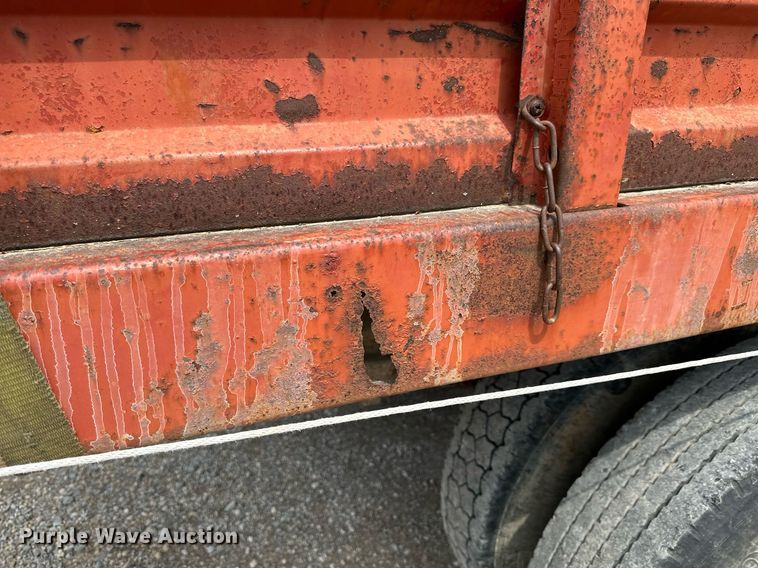 image for item LN9404 1991 Ford F700  grain truck