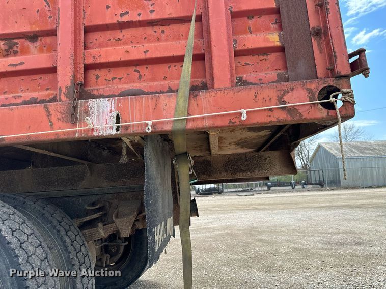 image for item LN9404 1991 Ford F700  grain truck