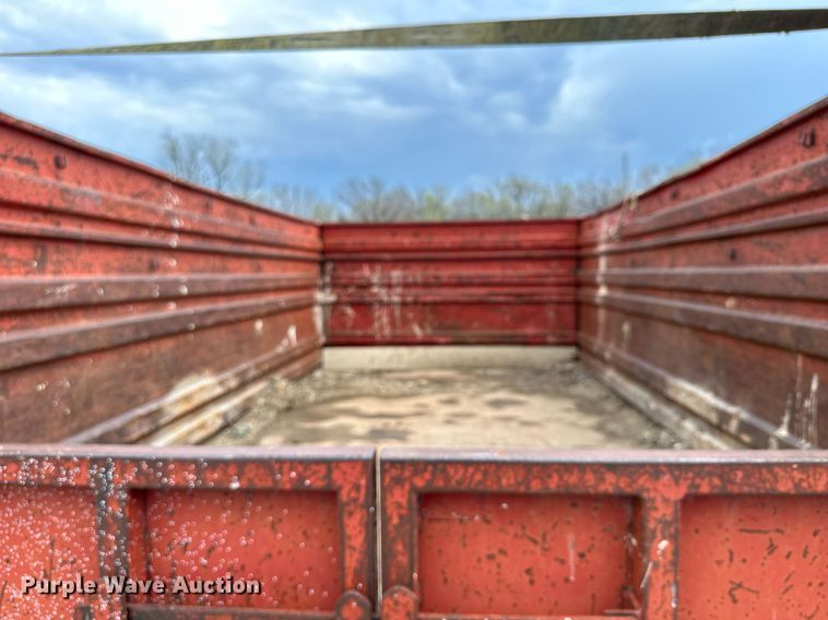 image for item LN9404 1991 Ford F700  grain truck