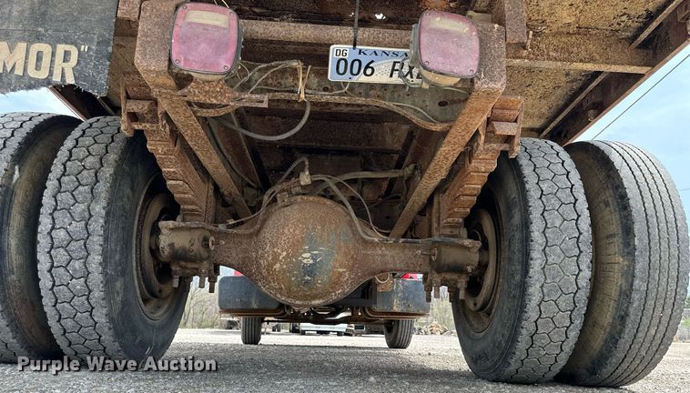 image for item LN9404 1991 Ford F700  grain truck