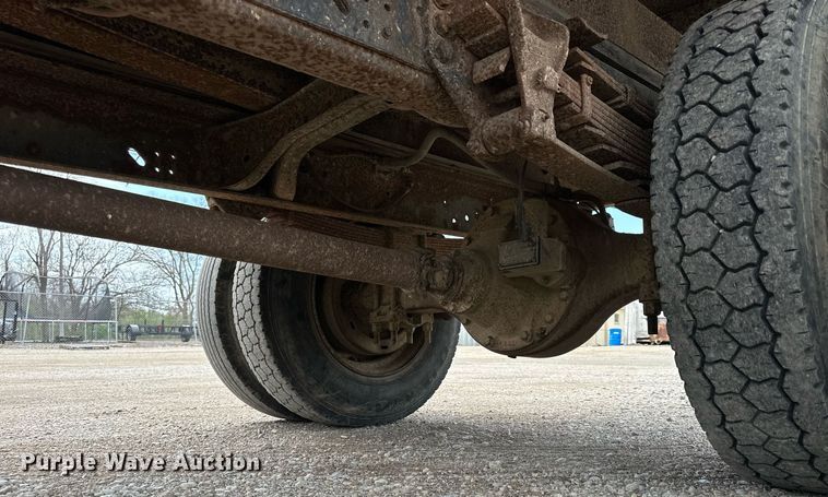 image for item LN9404 1991 Ford F700  grain truck