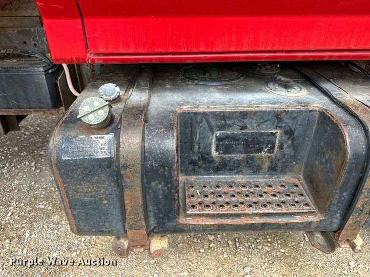 image for item LN9404 1991 Ford F700  grain truck