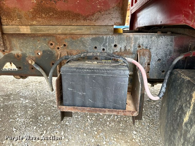 image for item LN9404 1991 Ford F700  grain truck