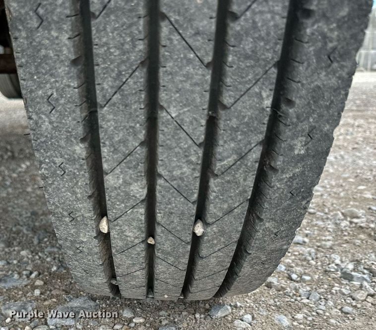 image for item LN9404 1991 Ford F700  grain truck