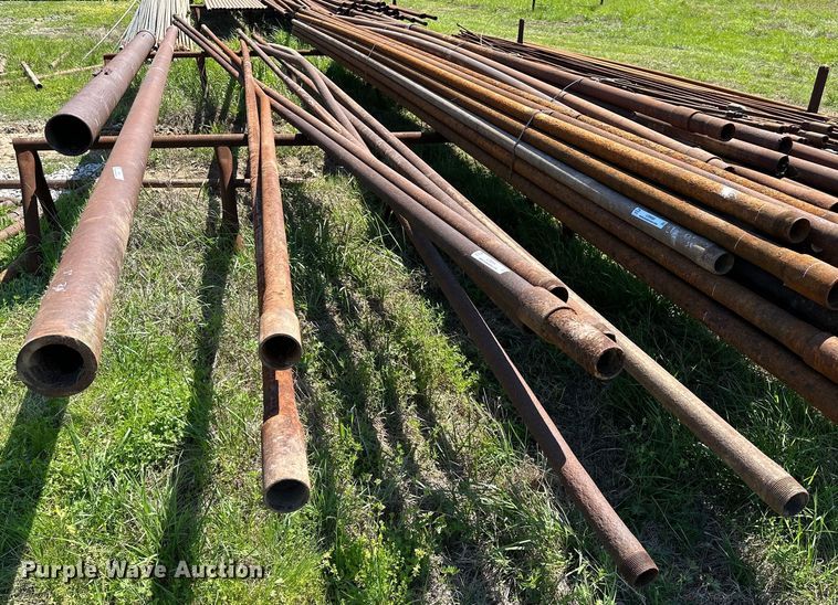 image for item LR9694 (8) joints of 33' L x 2 1/2" diameter drill pipe