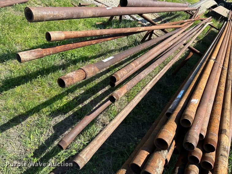 image for item LR9694 (8) joints of 33' L x 2 1/2" diameter drill pipe