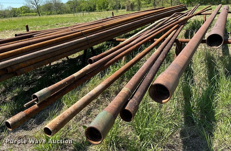 image for item LR9694 (8) joints of 33' L x 2 1/2" diameter drill pipe