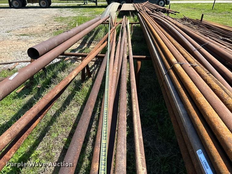 image for item LR9694 (8) joints of 33' L x 2 1/2" diameter drill pipe