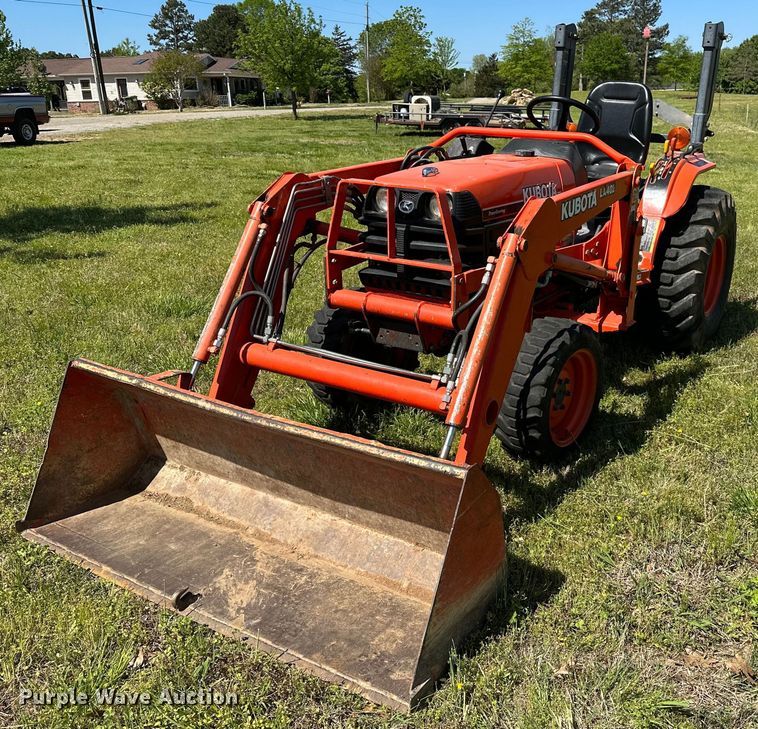 image for item LR9695 Kubota B7800  MFWD tractor