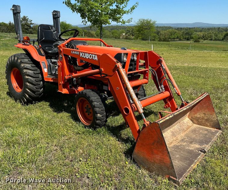 image for item LR9695 Kubota B7800  MFWD tractor