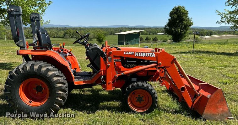 image for item LR9695 Kubota B7800  MFWD tractor