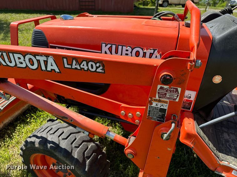 image for item LR9695 Kubota B7800  MFWD tractor