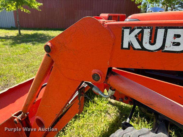image for item LR9695 Kubota B7800  MFWD tractor