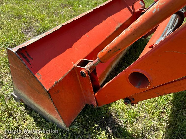 image for item LR9695 Kubota B7800  MFWD tractor