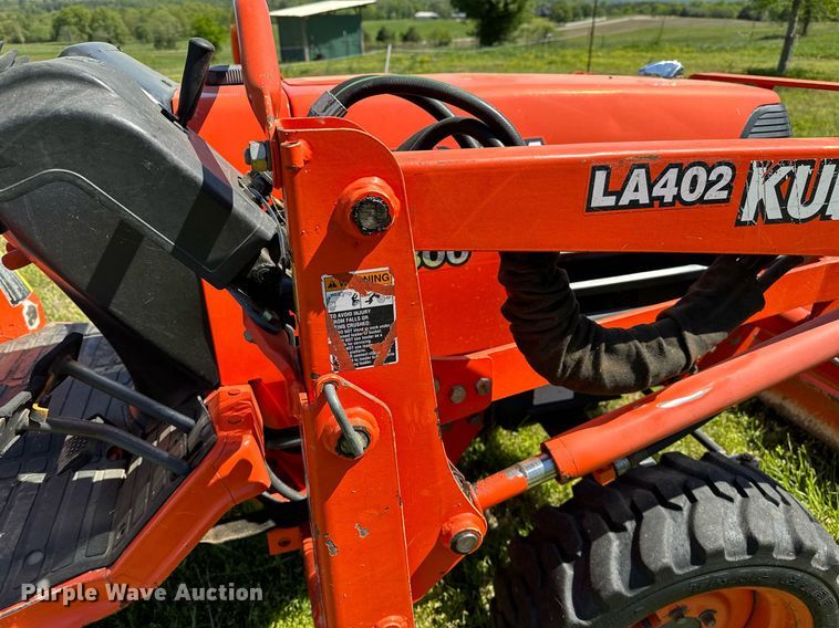image for item LR9695 Kubota B7800  MFWD tractor