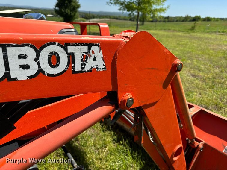 image for item LR9695 Kubota B7800  MFWD tractor