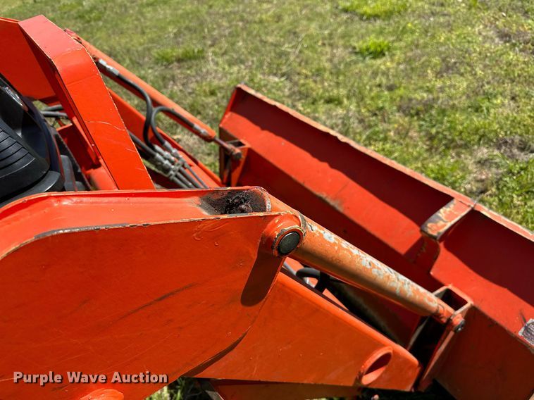 image for item LR9695 Kubota B7800  MFWD tractor