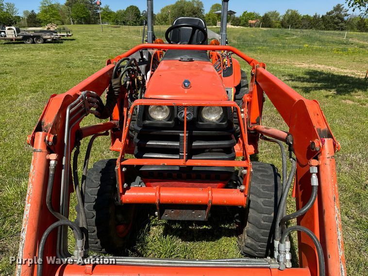 image for item LR9695 Kubota B7800  MFWD tractor