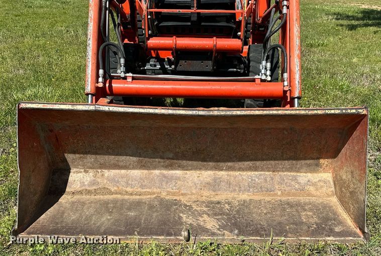 image for item LR9695 Kubota B7800  MFWD tractor