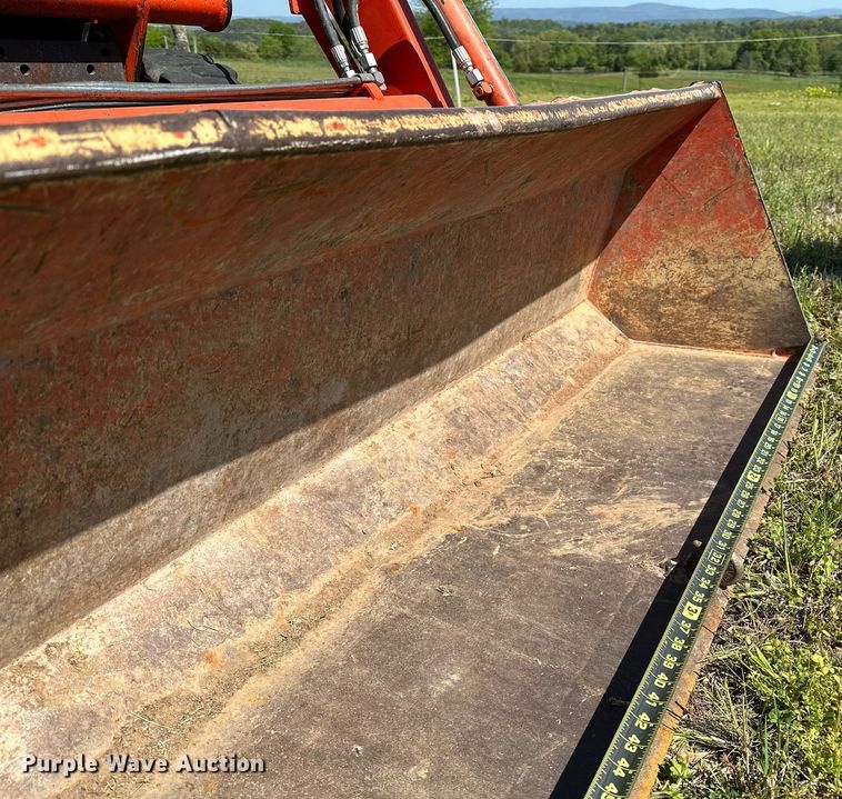 image for item LR9695 Kubota B7800  MFWD tractor