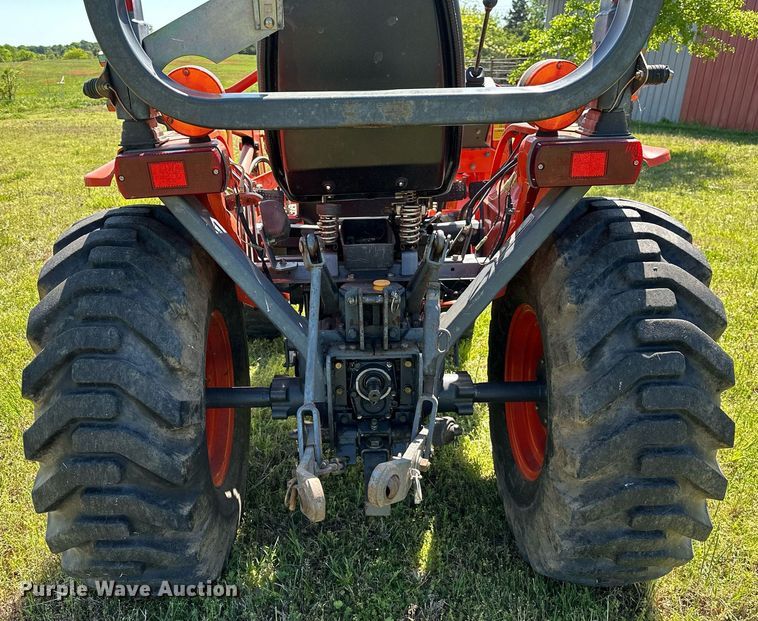 image for item LR9695 Kubota B7800  MFWD tractor