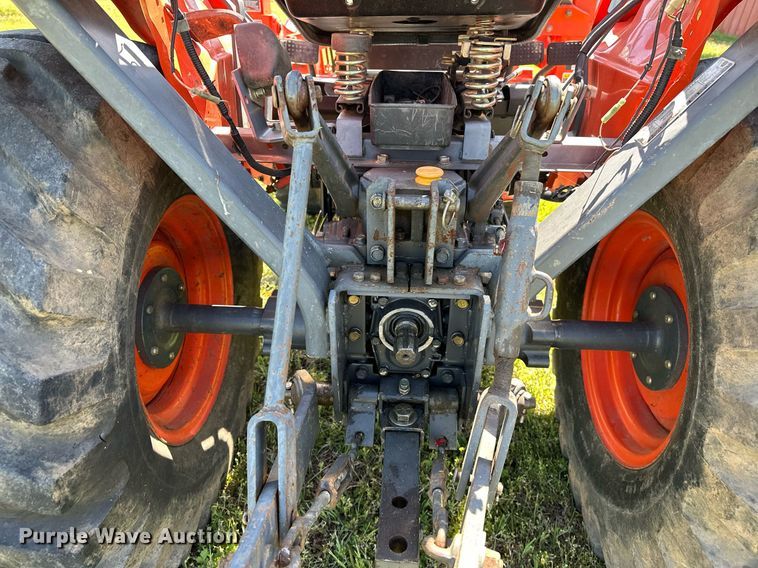 image for item LR9695 Kubota B7800  MFWD tractor