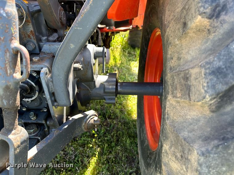 image for item LR9695 Kubota B7800  MFWD tractor