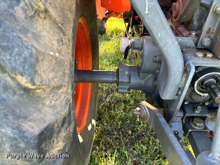 image for item LR9695 Kubota B7800  MFWD tractor
