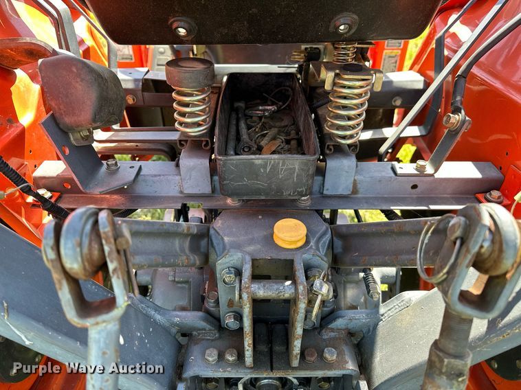 image for item LR9695 Kubota B7800  MFWD tractor