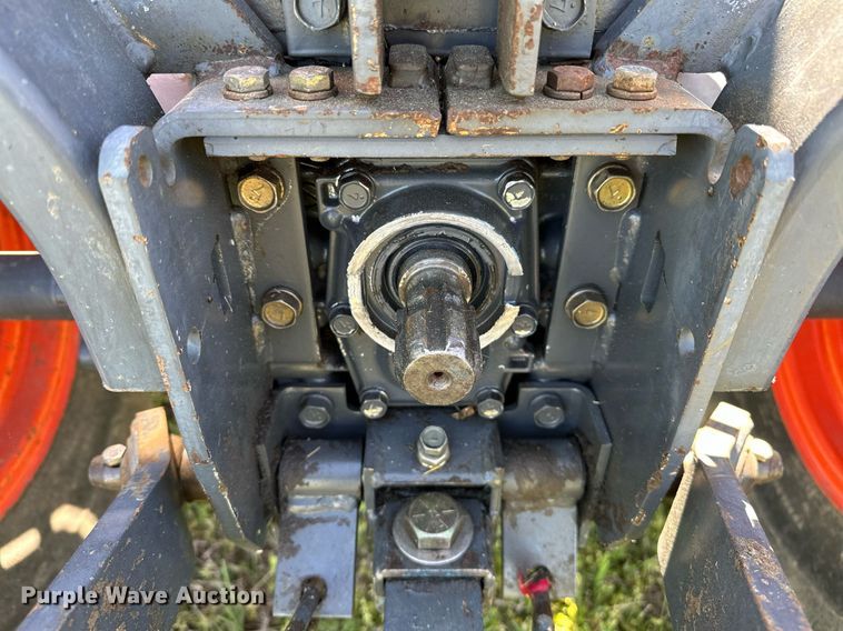 image for item LR9695 Kubota B7800  MFWD tractor