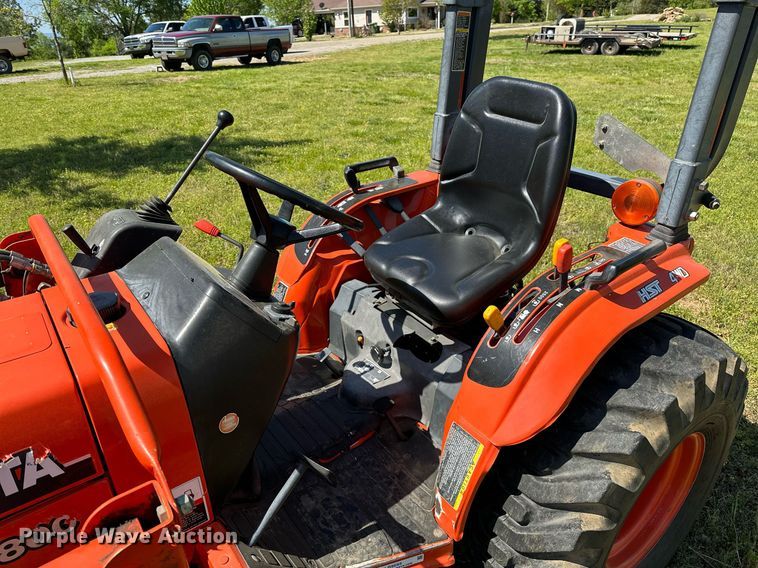 image for item LR9695 Kubota B7800  MFWD tractor