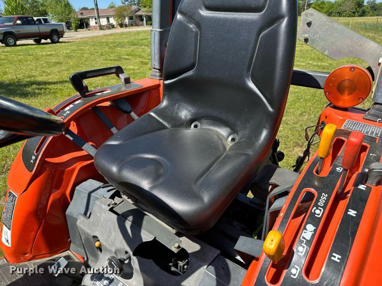 image for item LR9695 Kubota B7800  MFWD tractor