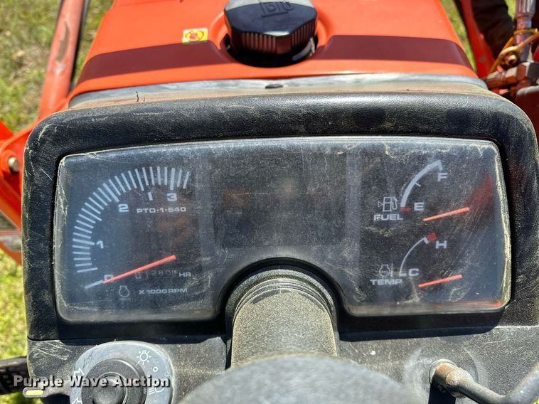 image for item LR9695 Kubota B7800  MFWD tractor