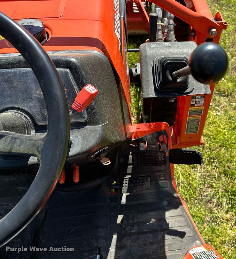 image for item LR9695 Kubota B7800  MFWD tractor