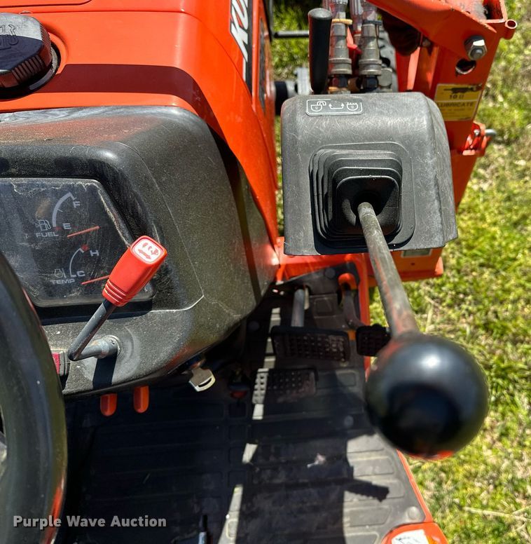 image for item LR9695 Kubota B7800  MFWD tractor