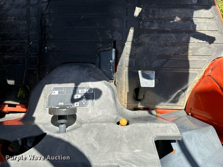 image for item LR9695 Kubota B7800  MFWD tractor