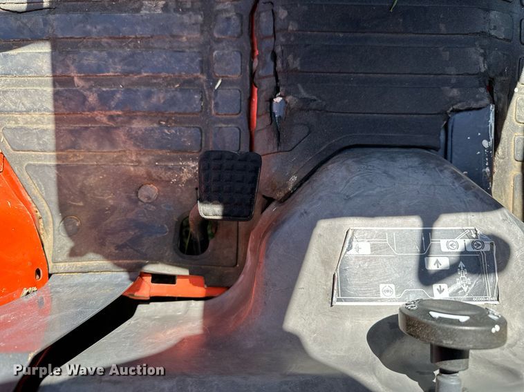 image for item LR9695 Kubota B7800  MFWD tractor