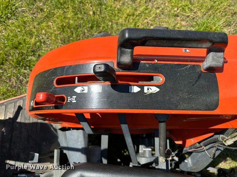 image for item LR9695 Kubota B7800  MFWD tractor