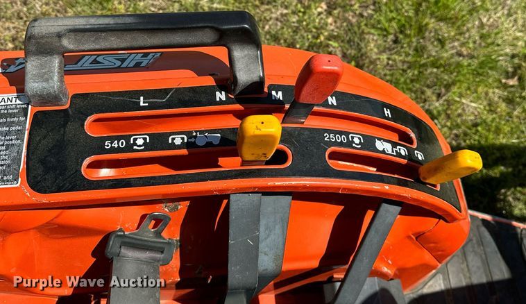 image for item LR9695 Kubota B7800  MFWD tractor