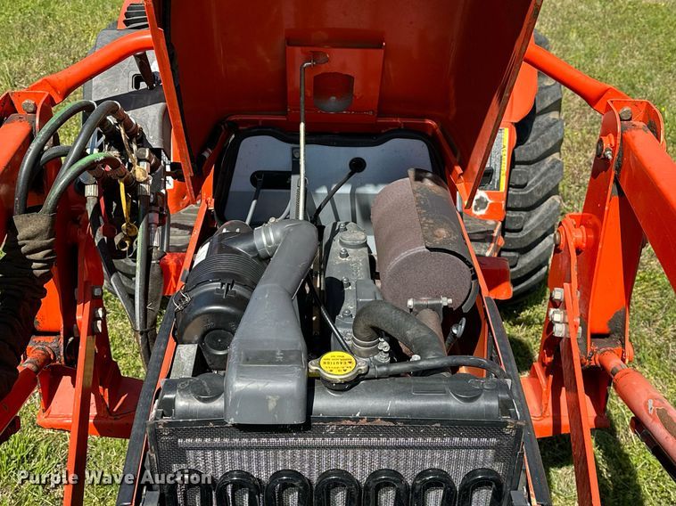 image for item LR9695 Kubota B7800  MFWD tractor