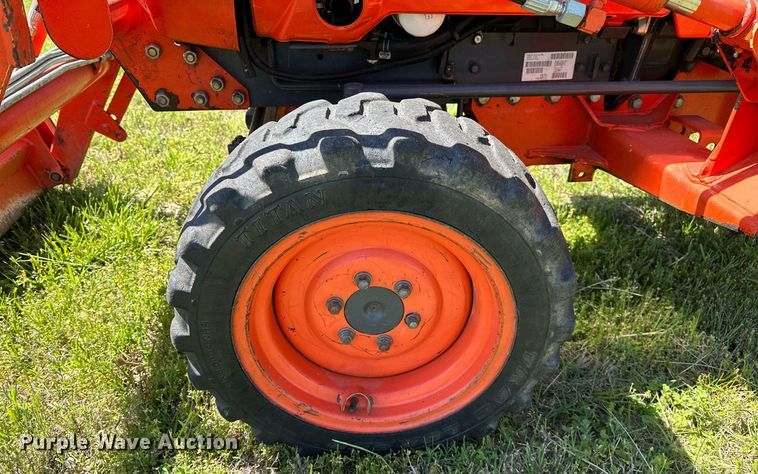 image for item LR9695 Kubota B7800  MFWD tractor