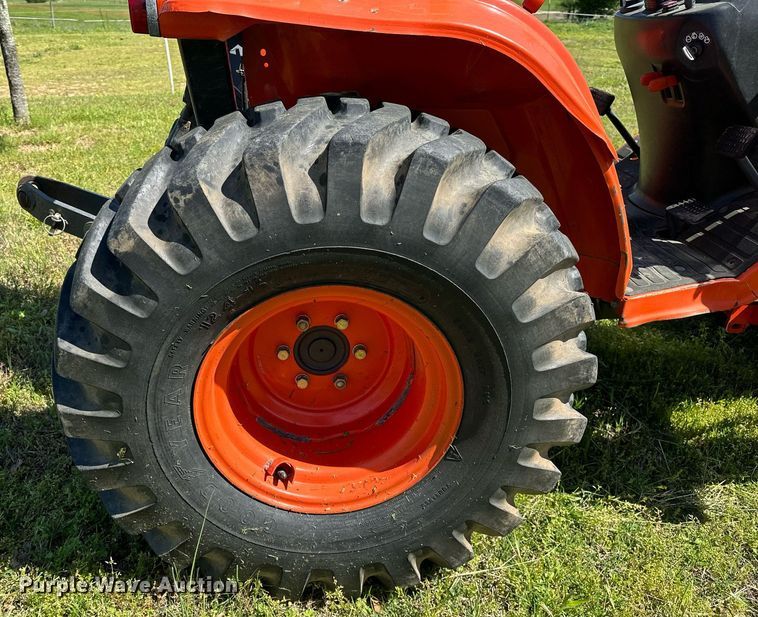 image for item LR9695 Kubota B7800  MFWD tractor