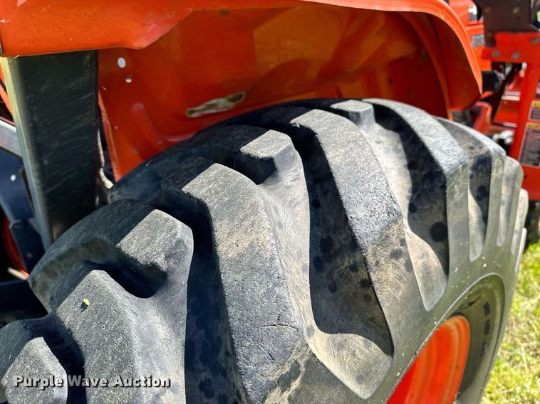 image for item LR9695 Kubota B7800  MFWD tractor