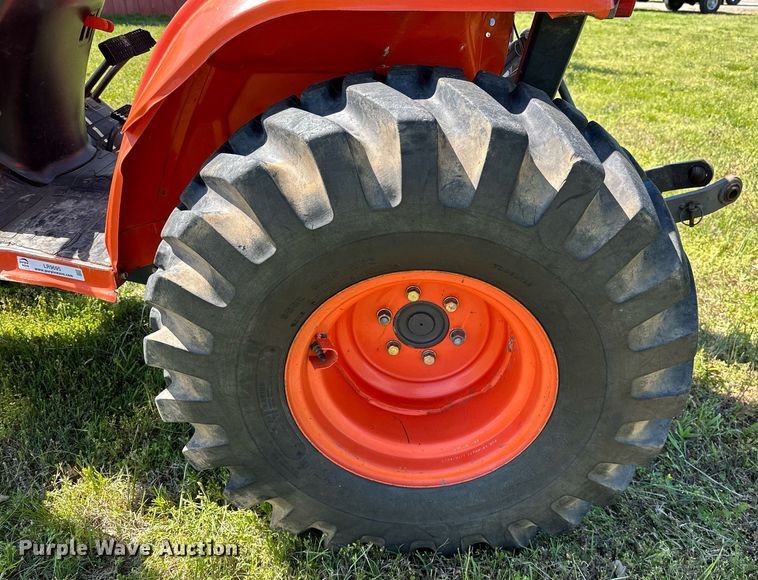 image for item LR9695 Kubota B7800  MFWD tractor