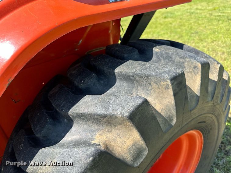 image for item LR9695 Kubota B7800  MFWD tractor